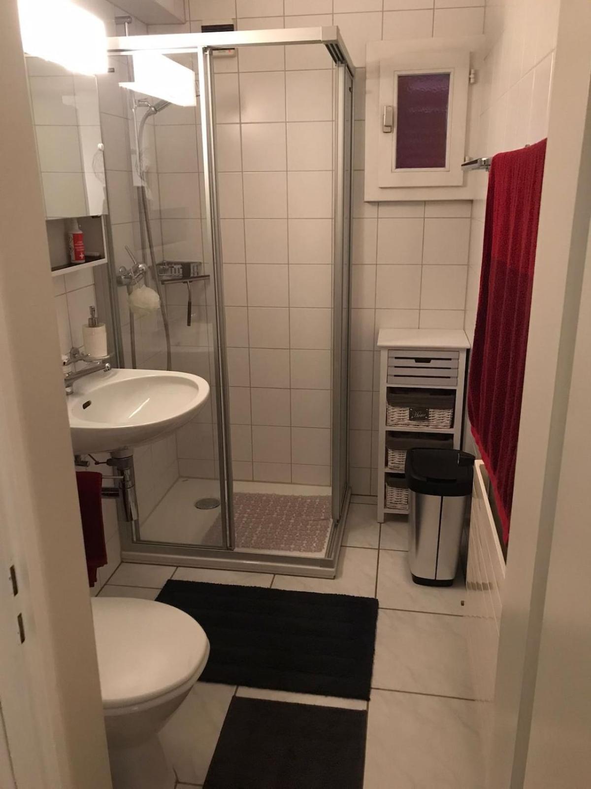 Beautiful 2 In A Location Apartment *